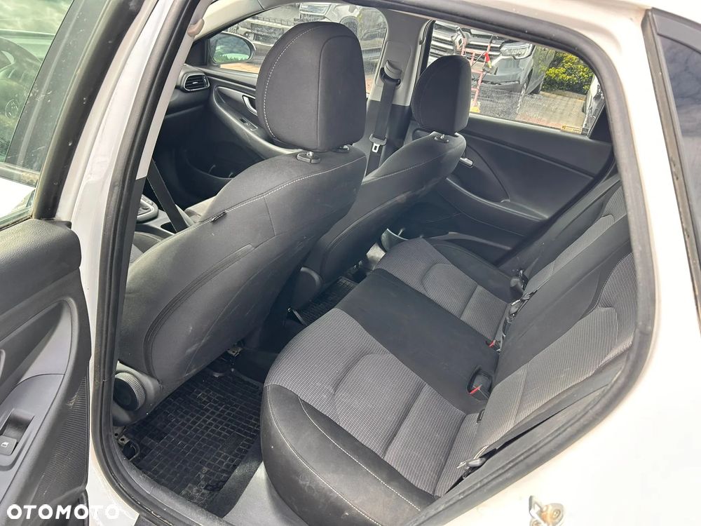 Hyundai i30 1.6 D Classic + - 10