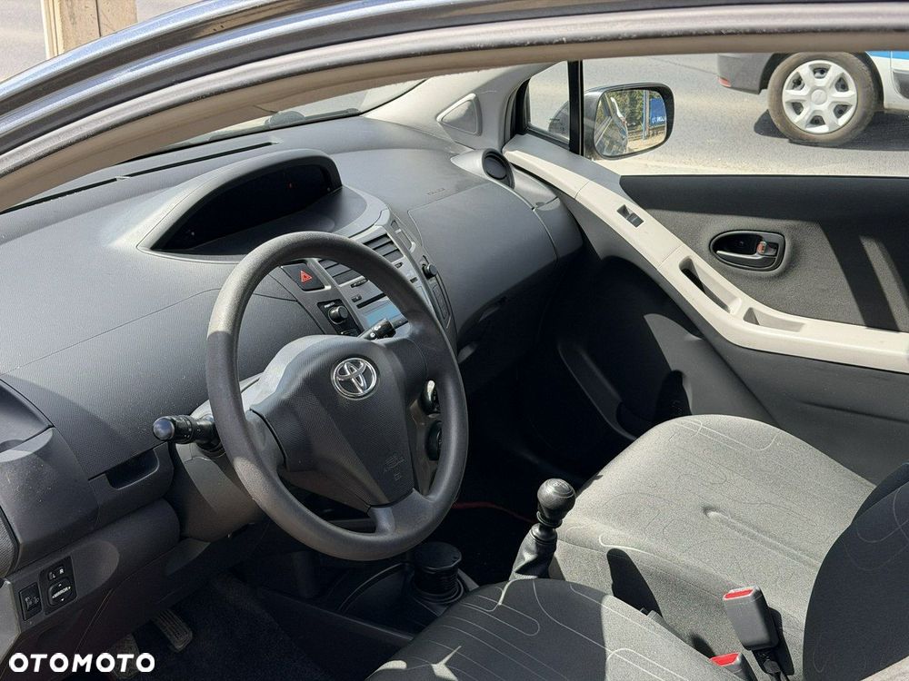 Toyota Yaris - 8