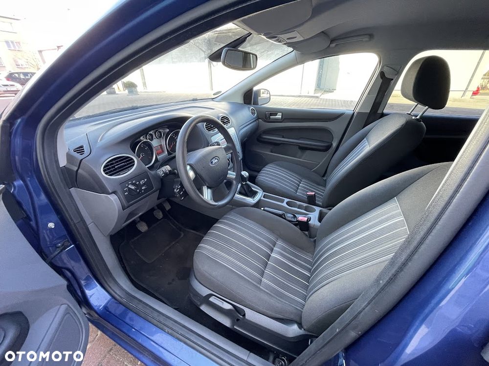 Ford Focus 1.6 16V Style+ - 9