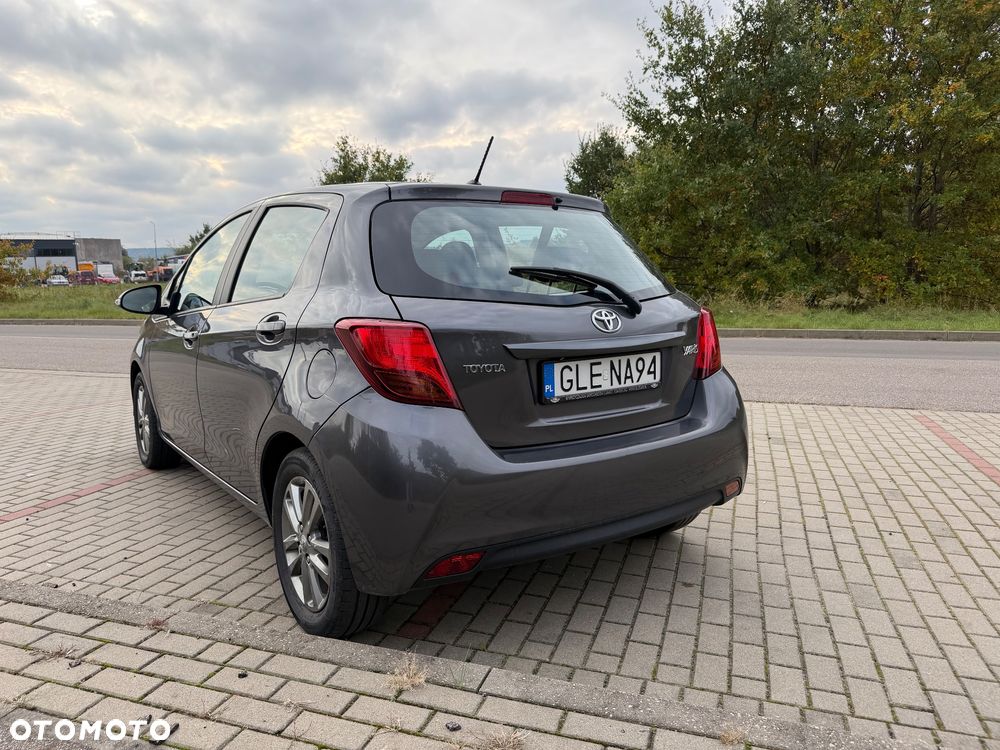 Toyota Yaris 2015 photo 4