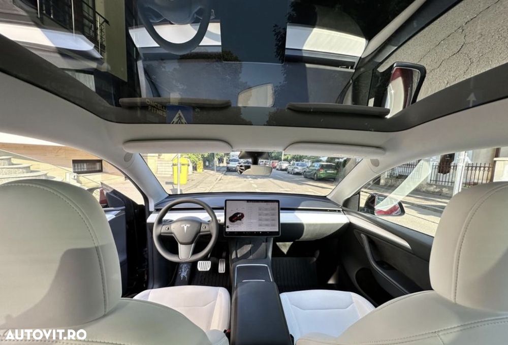Tesla Model Y AWD Performance - 4