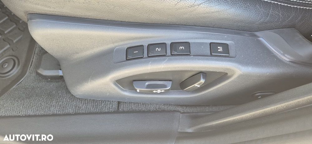 Volvo V60 D6 Plug-In-Hybrid AWD Geartronic Summum - 26