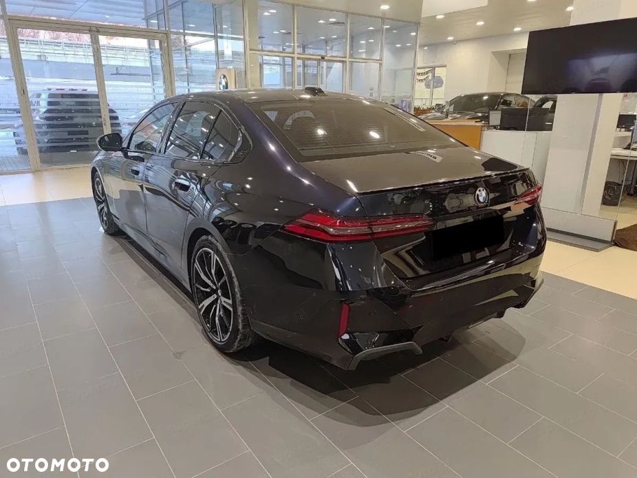 BMW Seria 5 540d xDrive mHEV M Sport - 3