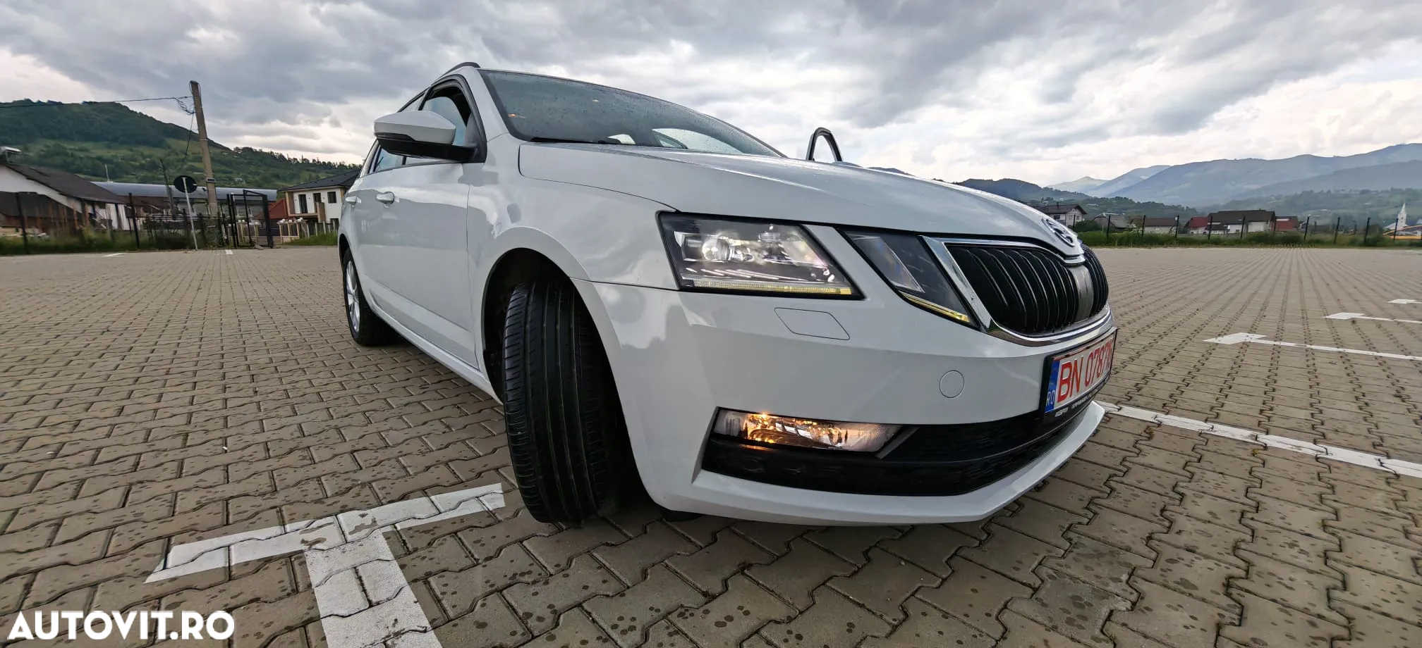 Skoda Octavia 1.6 TDI DSG Ambition - 8