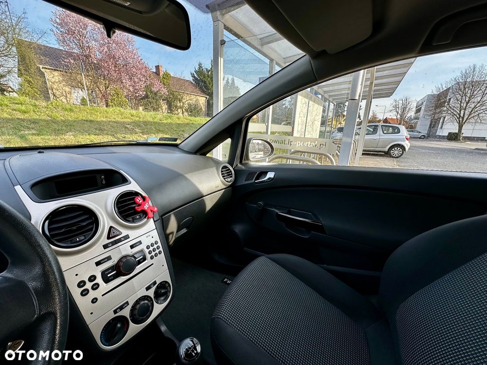 Opel Corsa 1.2 16V Essentia - 17