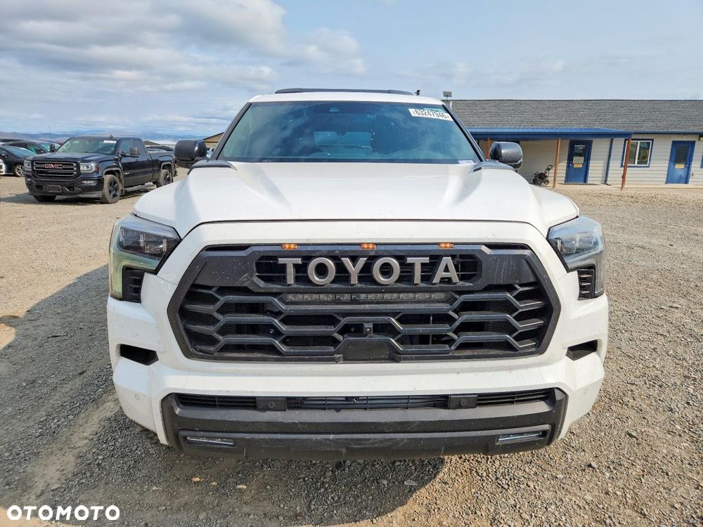 Toyota Sequoia - 2