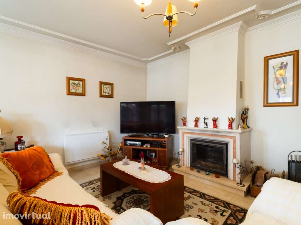 Moradia T4+1 localizada no bairro do 'Casal Novo'. - Grande imagem: 3/38