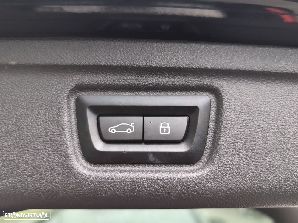 BMW 330 e Pack Desportivo M Auto - 26