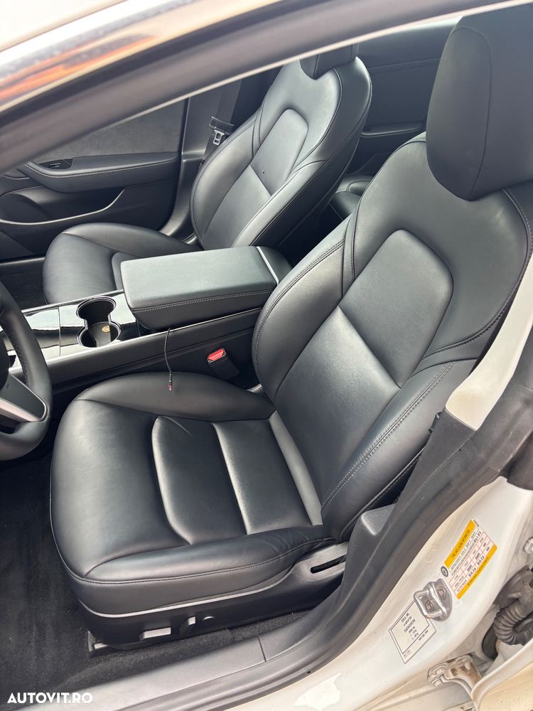 Tesla Model 3 - 8
