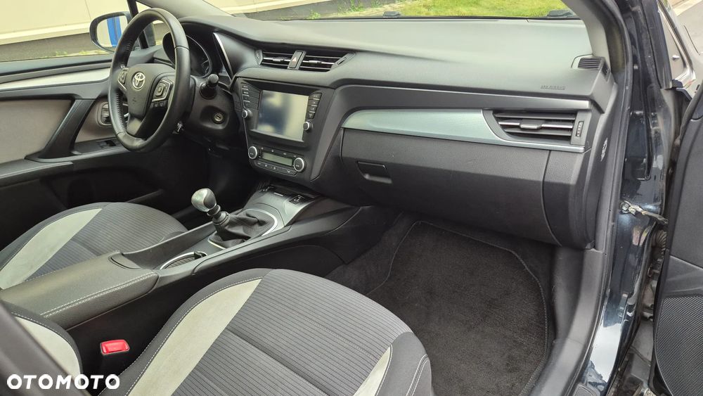 Toyota Avensis Touring Sports 1.8 Executive - 19