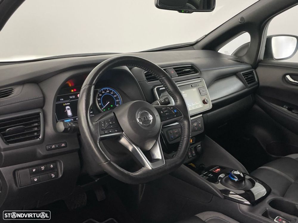 Nissan Leaf Tekna ProPilot Park - 16