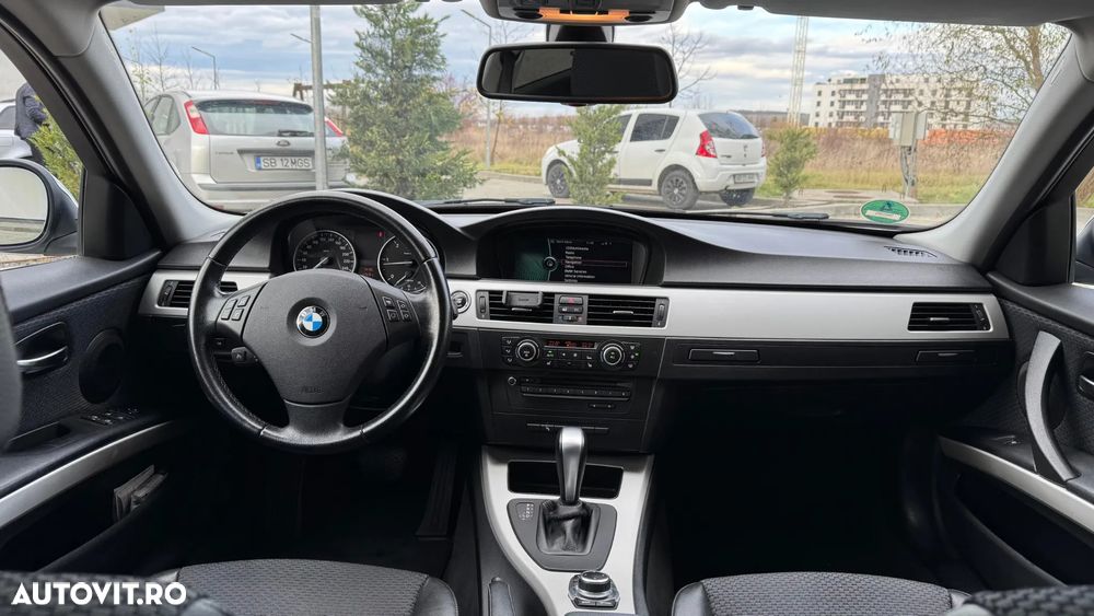 BMW Seria 3 320d DPF Touring Aut. - 12