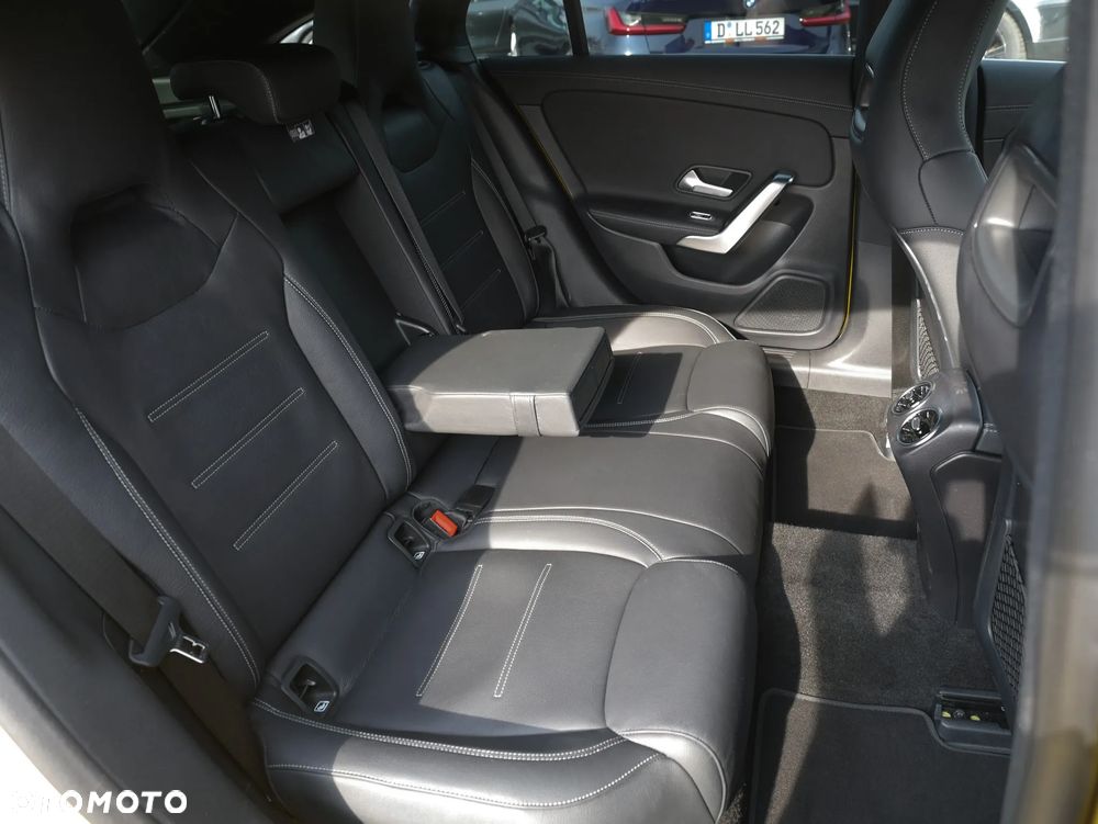 Mercedes-Benz CLA 250 e 8G-DCT AMG Line - 12