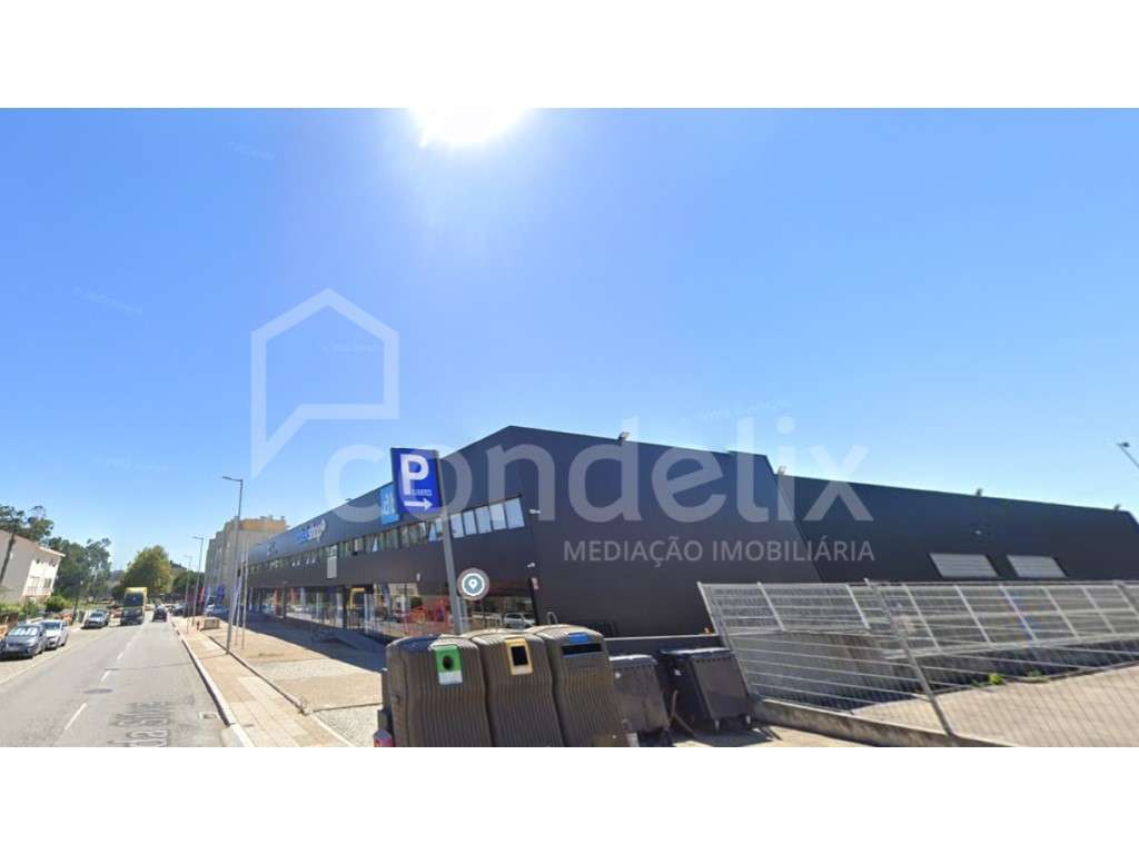 Lote com viabilidade para construir edifício para serviços - Grande imagem: 2/6