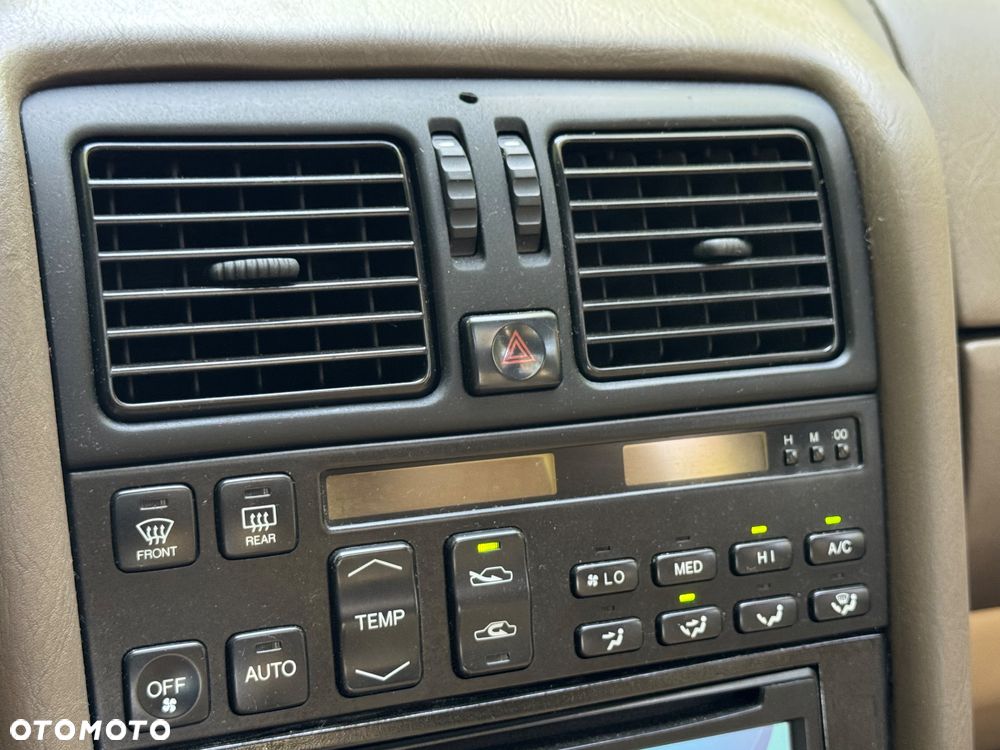 Lexus LS - 28