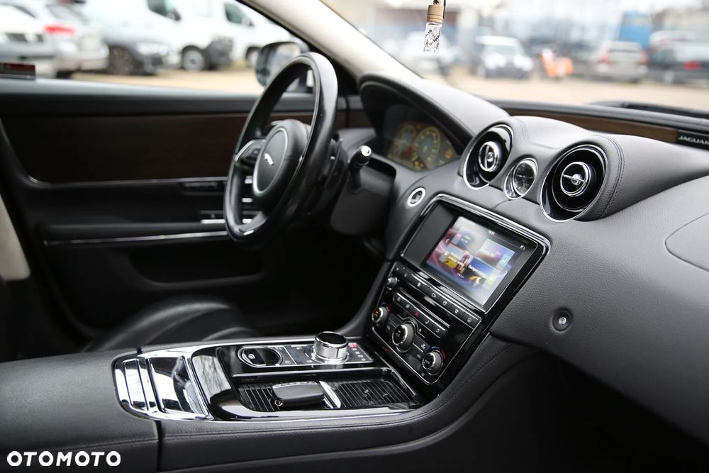 Jaguar XJ 3.0 D V6 Premium Luxury - 7