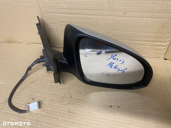 LUSTERKO PRAWE 5PIN TOYOTA YARIS III HYBRID HYBRYDA 6401200