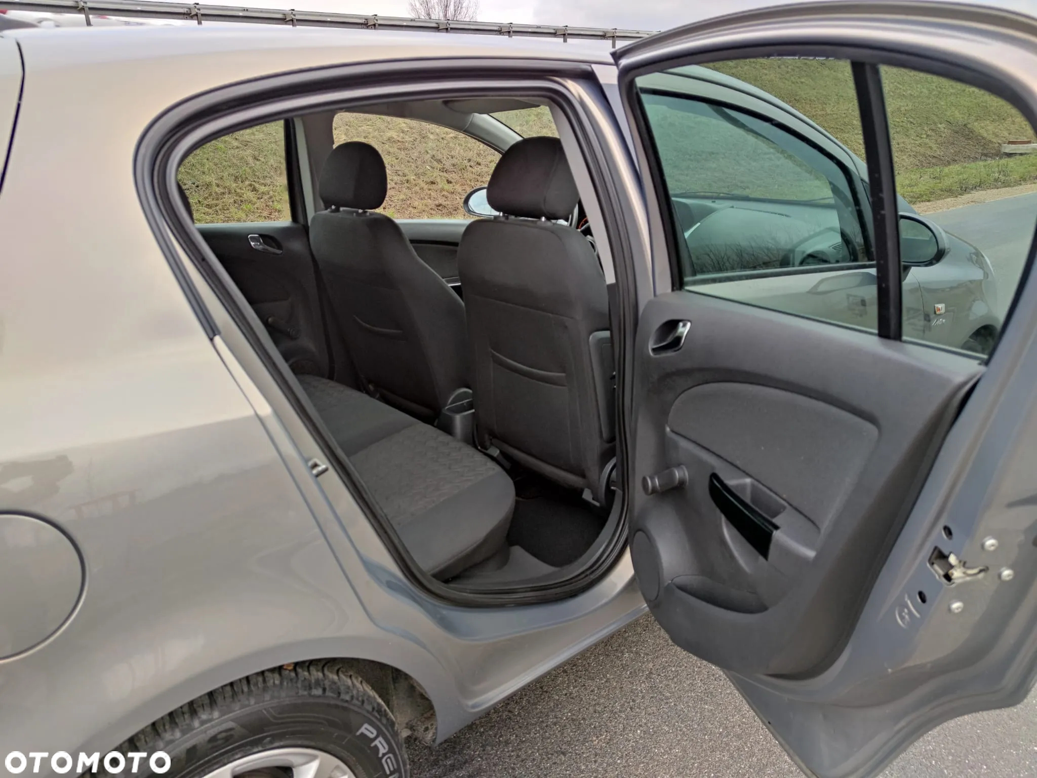 Opel Corsa 1.4 16V Color Edition - 21