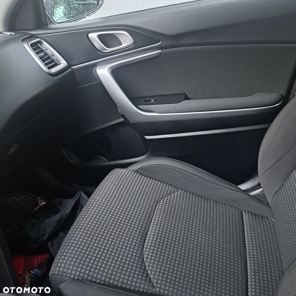 Kia Ceed 1.6 CRDi SCR M - 30