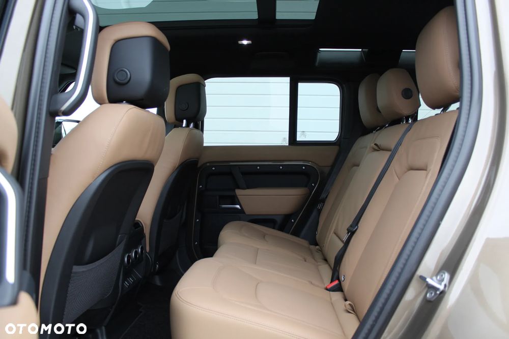Land Rover Defender - 12