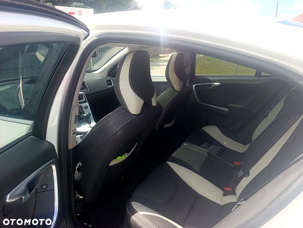 Volvo S60 D3 Geartronic RDesign - 10