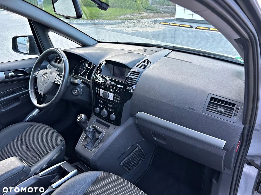 Opel Zafira 1.8 Cosmo - 11