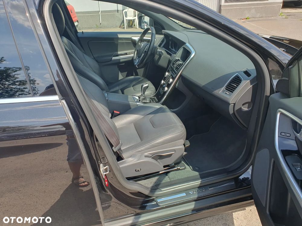 Volvo XC 60 D4 Momentum Pro - 12