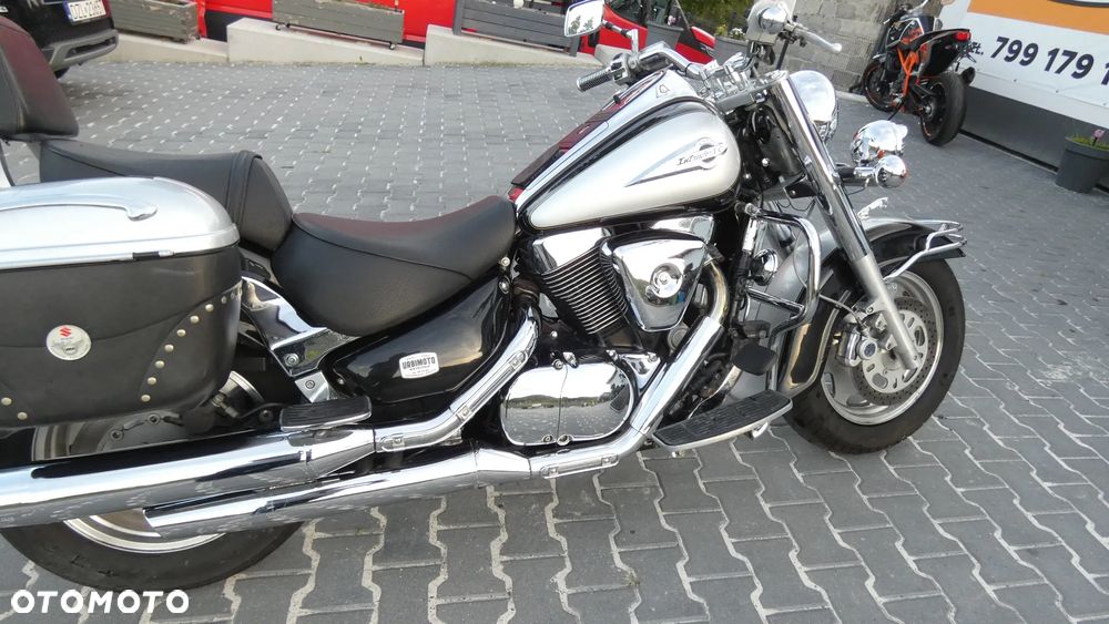 Suzuki Intruder - 11
