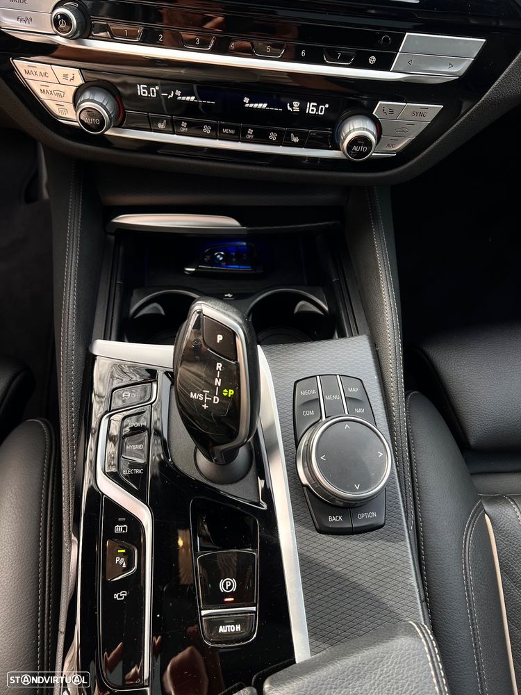 BMW 530 e Pack Desportivo M - 38