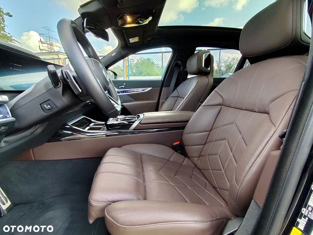 BMW i7 105.7kWh eDrive50 Individual Edition - 6