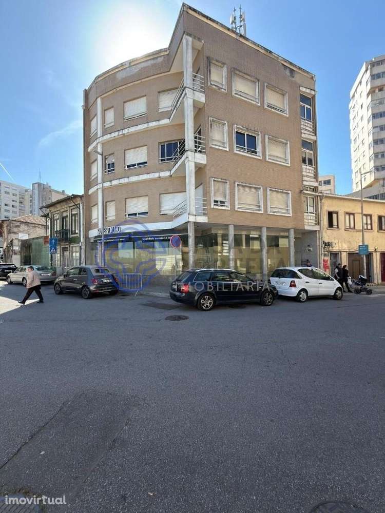 Loja com elevado potencial de negócio em localização privilegiada - Grande imagem: 2/19