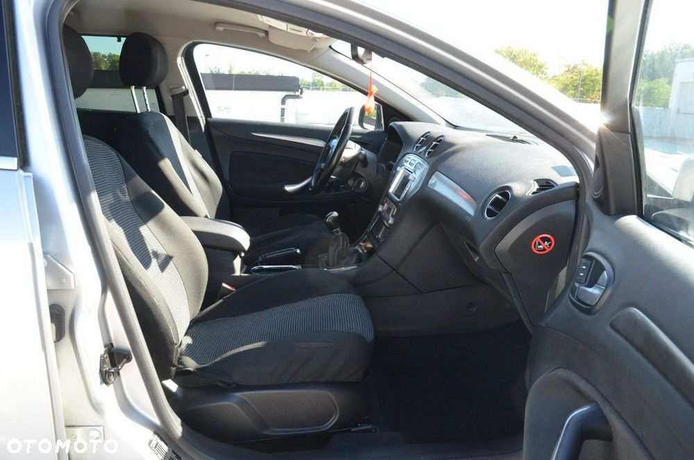 Ford Mondeo - 28