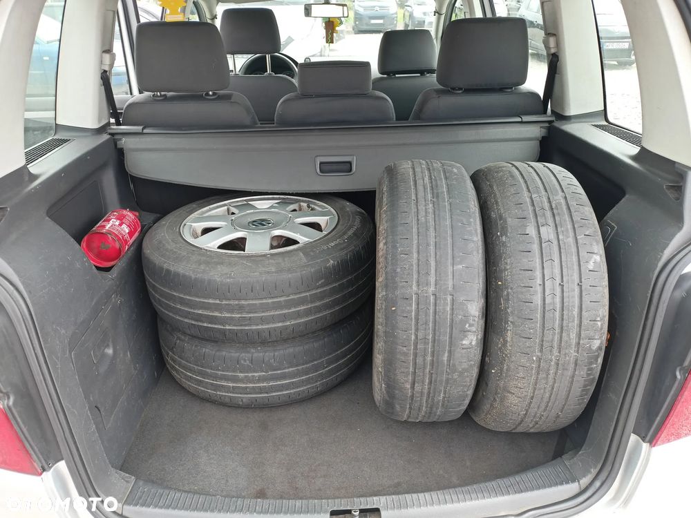 Volkswagen Touran - 7