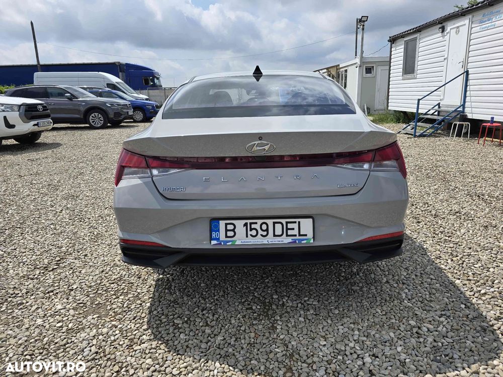 Hyundai Elantra - 5
