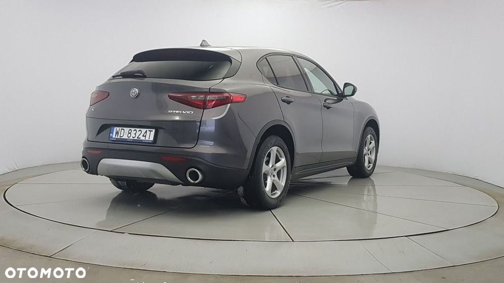 Alfa Romeo Stelvio - 7