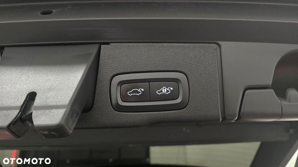 Volvo XC 60 B4 D Plus Dark - 10