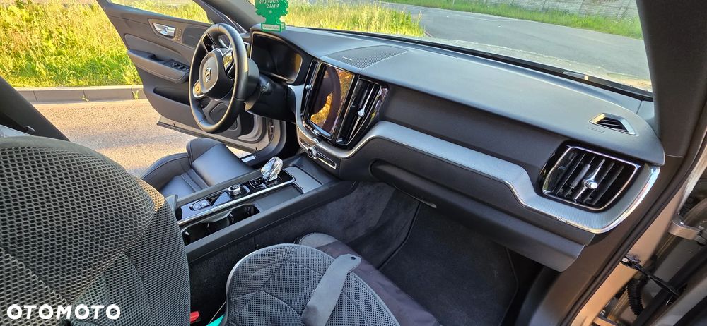 Volvo XC 60 B4 B Plus Dark - 7