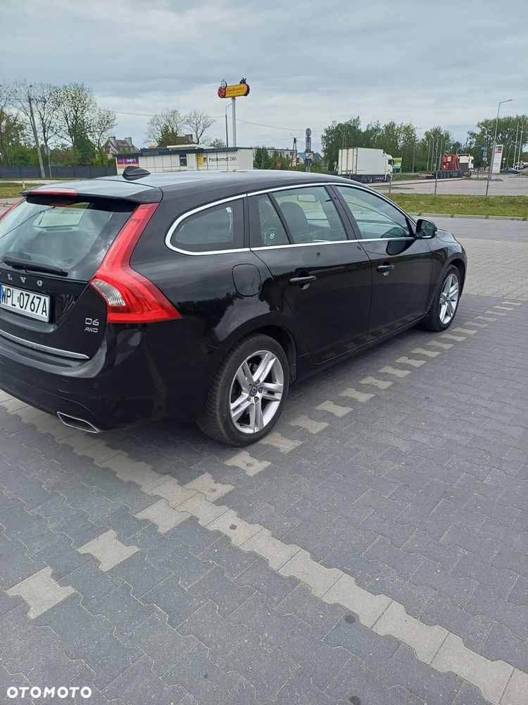 Volvo V60 D6 Plug-In-Hybrid AWD Geartronic Summum - 3