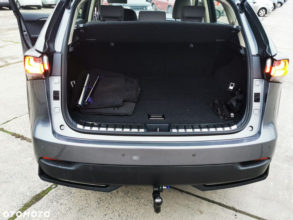 Lexus NX 300h Elite AWD - 29