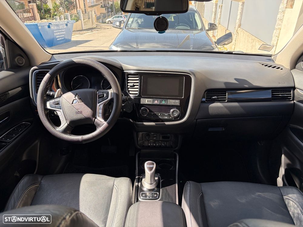 Mitsubishi Outlander - 10