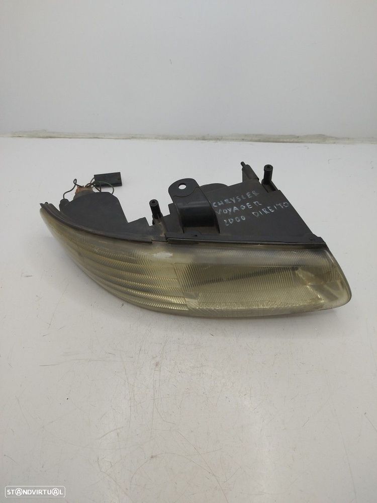 Farol/ Otica Dianteiro Dto Chrysler Voyager / Grand Voyager Iii (Gs) - 2