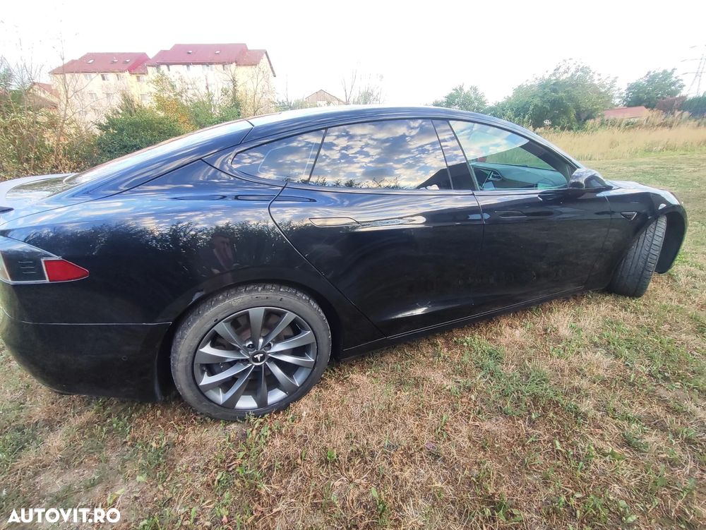Tesla Model S - 3