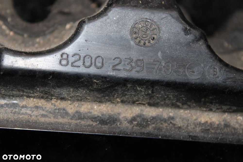 Pokrywa zaworów master 2 2,5 DCI 8200239705 - 2