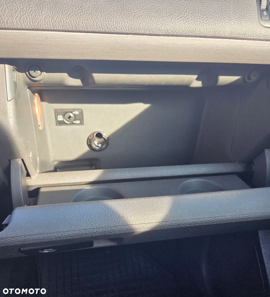 Volkswagen Touran - 12