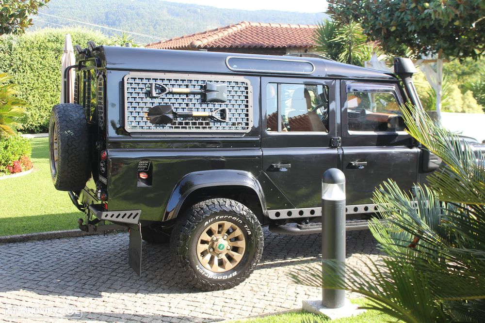 Land Rover Defender 110 Black Pearl Limited Edition - 7