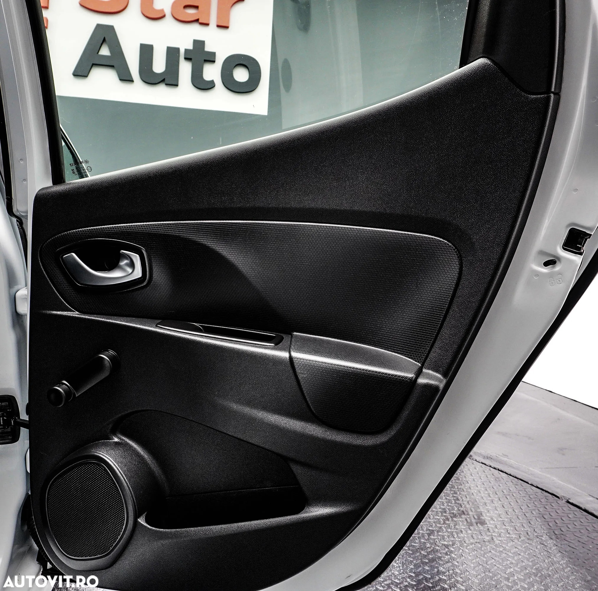 Renault Clio IV 0.9 Energy TCe Intens - 24