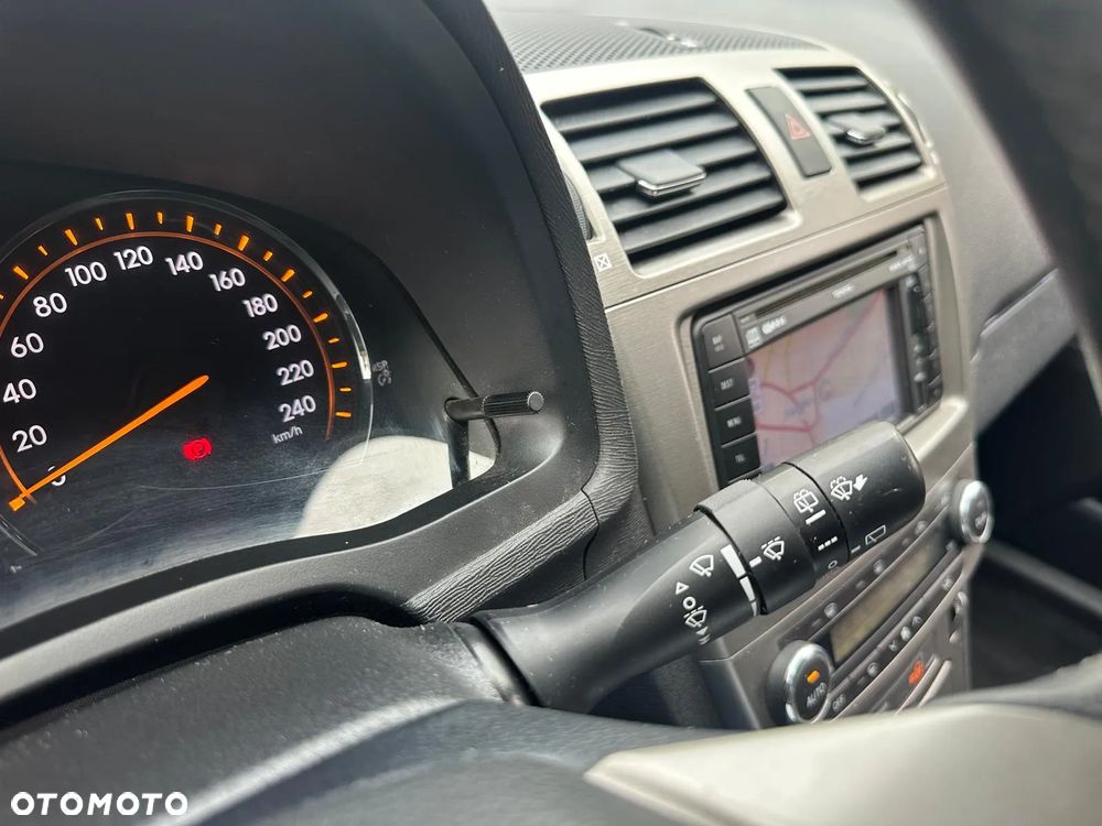 Toyota Avensis Touring Sports 1.8 Comfort - 19