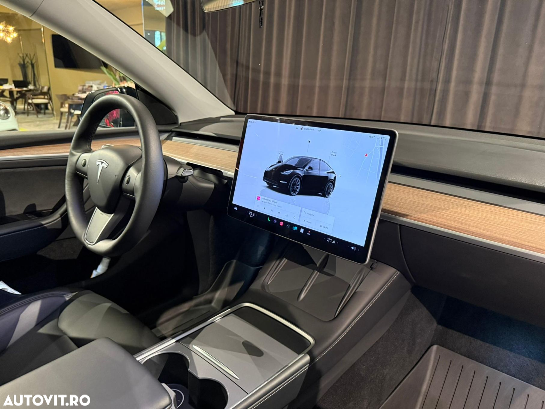 Tesla Model Y Long Range Dual Motor AWD - 17