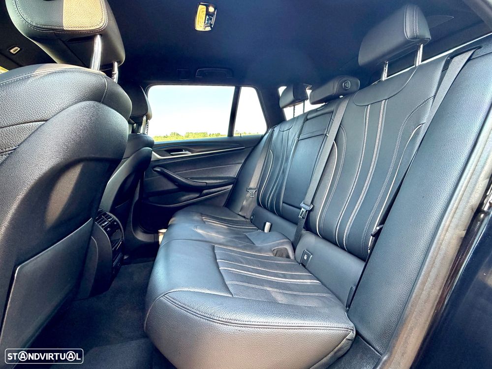 BMW 530 e Pack Desportivo M - 24