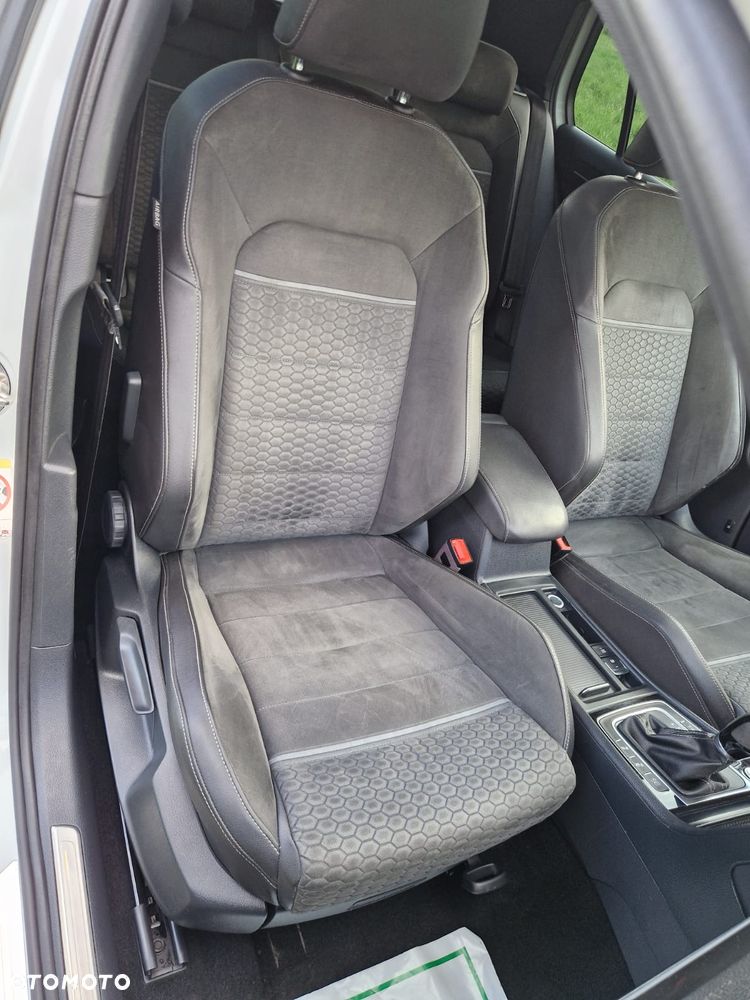 Volkswagen Golf - 33